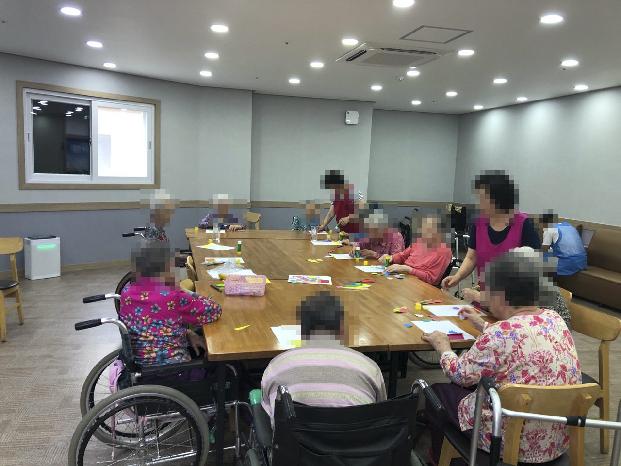 여가프로그램 - 꽃 손 꾸미기