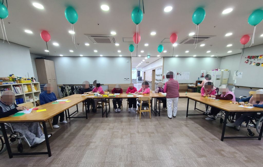 크리스마스 트리 꾸미기