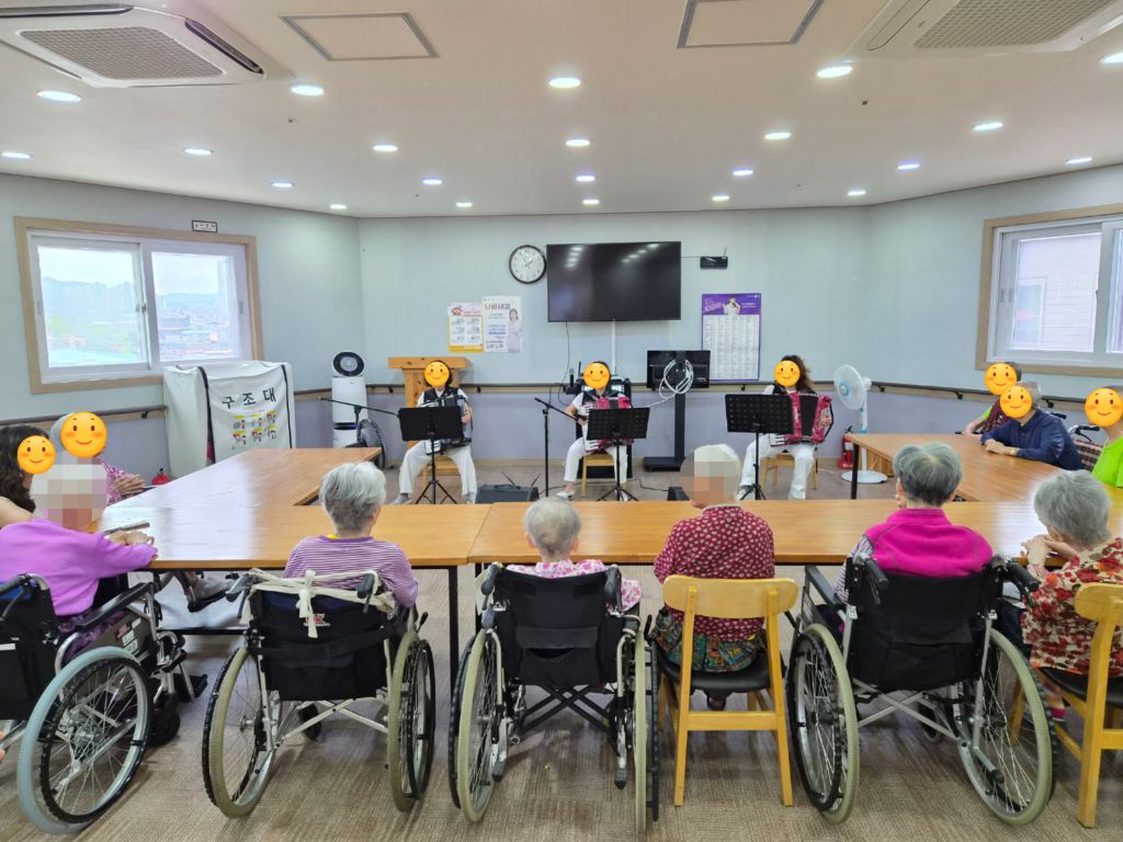 아코디언 연주 봉사